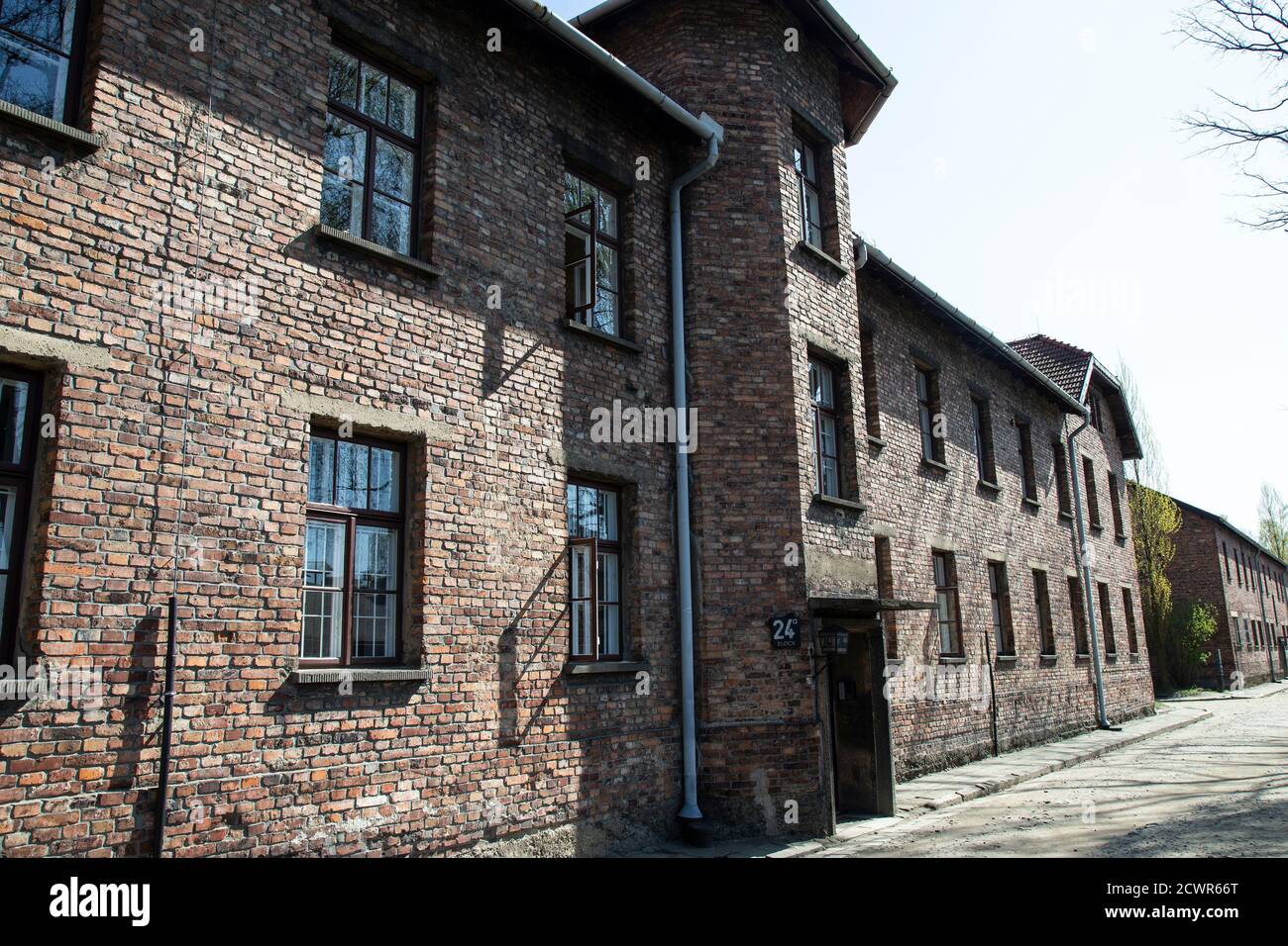 Una vista dell'esterno del blocco 24 della Il campo di concentramento di Auschwitz ha conservato come un memoriale a coloro che Sono stati sterminati in Polonia Foto Stock