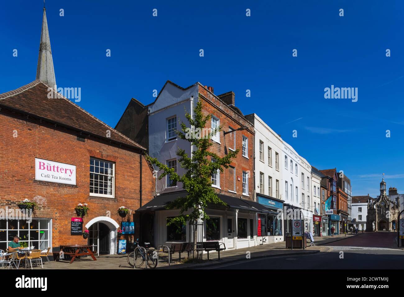 Inghilterra, West Sussex, Chichester, Street Scene e Market Cross Foto Stock