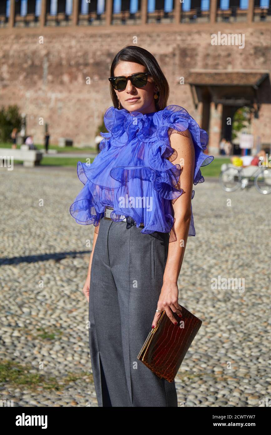 MILANO - 23 SETTEMBRE 2020: Alessandra Airo con camicia blu prima della  sfilata Alberta Ferretti, Milano Fashion Week Street Style Foto stock -  Alamy