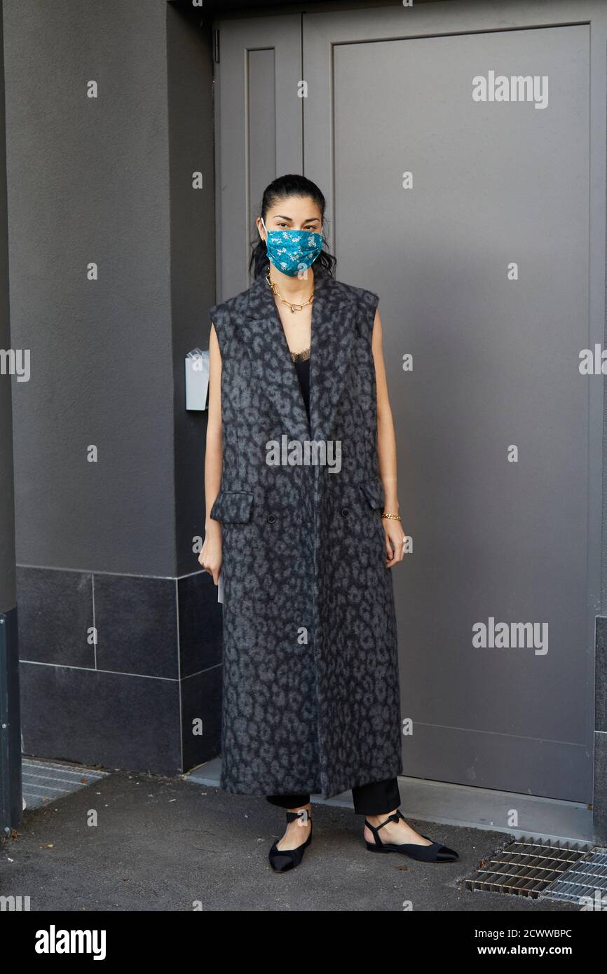 MILANO, ITALIA - 27 SETTEMBRE 2020: Caroline Issa prima della sfilata Valentino, Milano Fashion Week Street Style Foto Stock