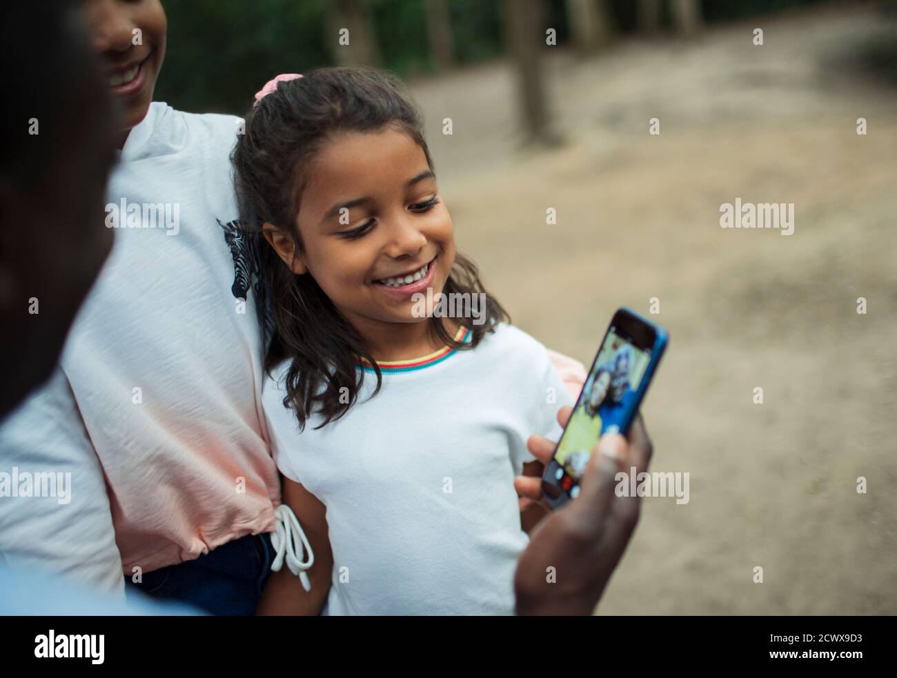 Buon video di famiglia che parla con i nonni sullo schermo dello smartphone Foto Stock