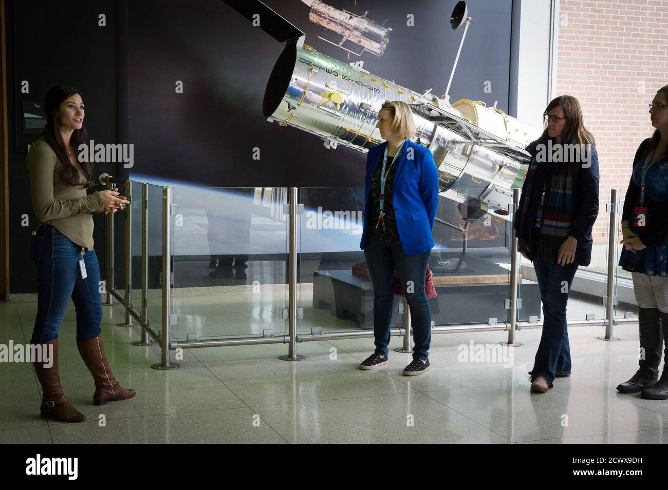 Stato della NASA 2020 - evento dello stato sociale della NASA presso il Goddard Space Flight Center della NASA lunedì 10 febbraio 10 la NASA Goddard ha invitato i social media a partecipare a un evento di persona dello stato della NASA. L'evento, che dura tutto il giorno, ha messo in luce la scienza, l'ingegneria e l'esplorazione di Goddard sulla Luna e presto su Marte. I partecipanti hanno imparato tutto sul ruolo di Goddard nel programma Artemis, così come l’unica missione della NASA attualmente in orbita intorno alla nostra Luna – l’Orbitero Lunare per la rinascita (LRO). Hanno parlato con gli esperti scientifici dei recenti risultati scientifici e delle belle immagini provenienti da Foto Stock