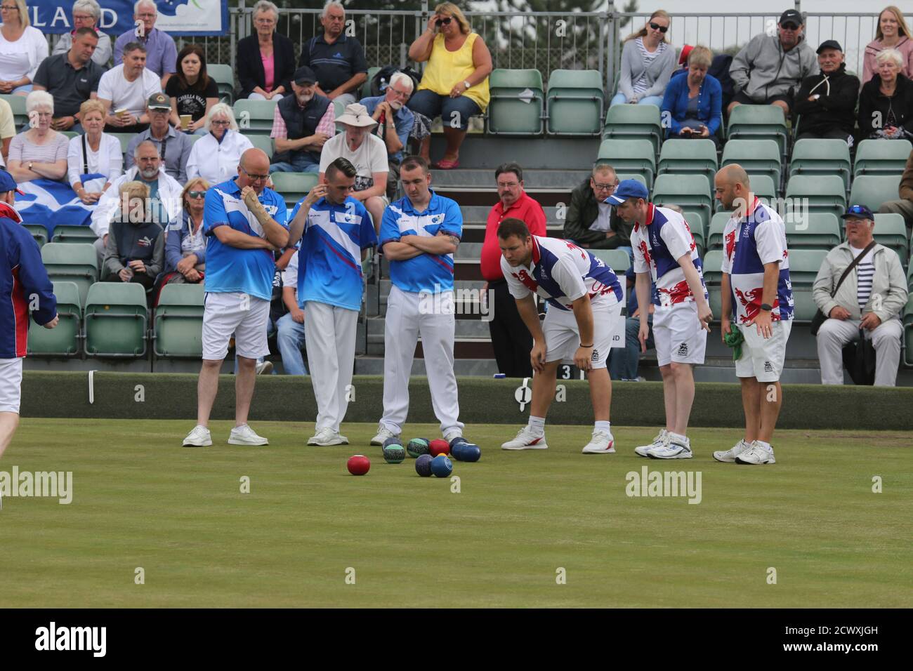 Ayr, Ayrshire, Scozia, Regno Unito 29 giugno 2019. Il World Bowls Competiton a Northfield Ayr.The 2019 Bowls Scotland National Championships anche luogo al National Center for Bowling a Northfield in Ayr da Lunedi 22 a Sabato 27 Luglio. Le bocce, o le bocce del prato, è uno sport in cui l'obiettivo è di rotolare le sfere polarizzate in modo che si fermano vicino ad una sfera più piccola chiamata 'un jack' o 'gattino'. Si gioca su un campo da bowling, che può essere piatto, convesso o irregolare. Foto Stock