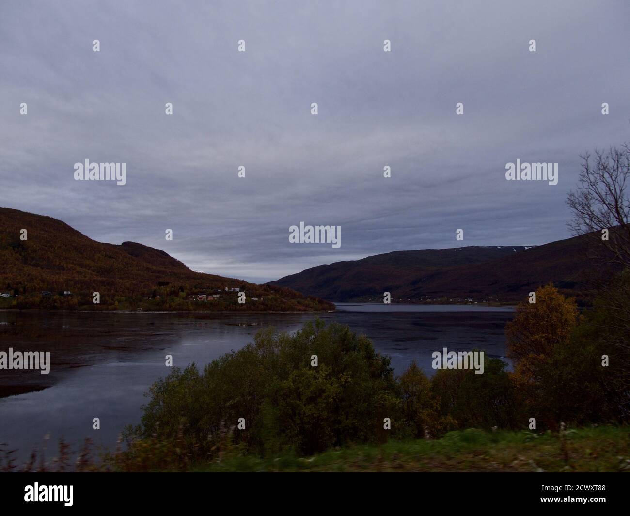 Strada panoramica in Norvegia il giorno d'autunno da Tromso Foto Stock