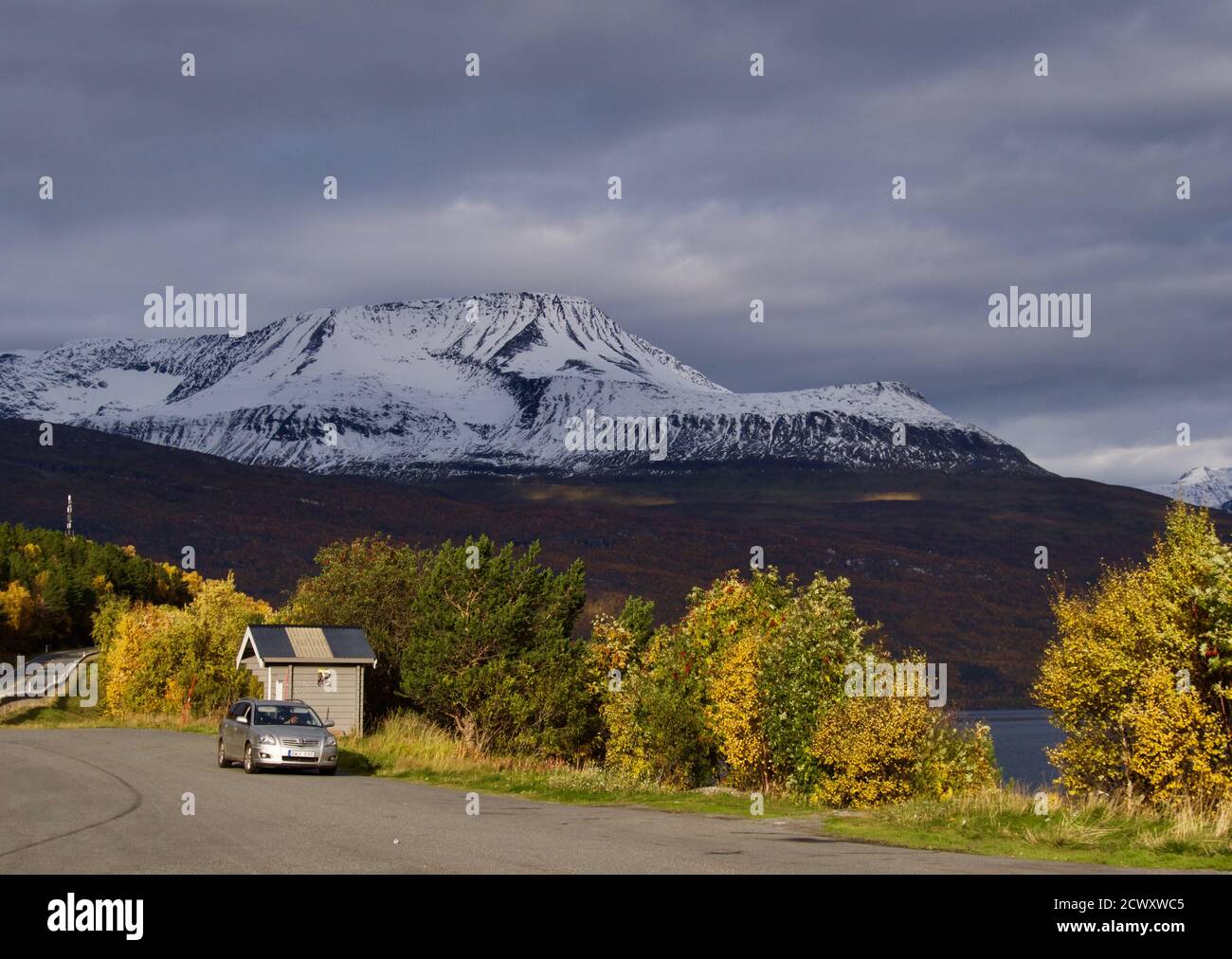 Strada panoramica in Norvegia il giorno d'autunno da Tromso Foto Stock