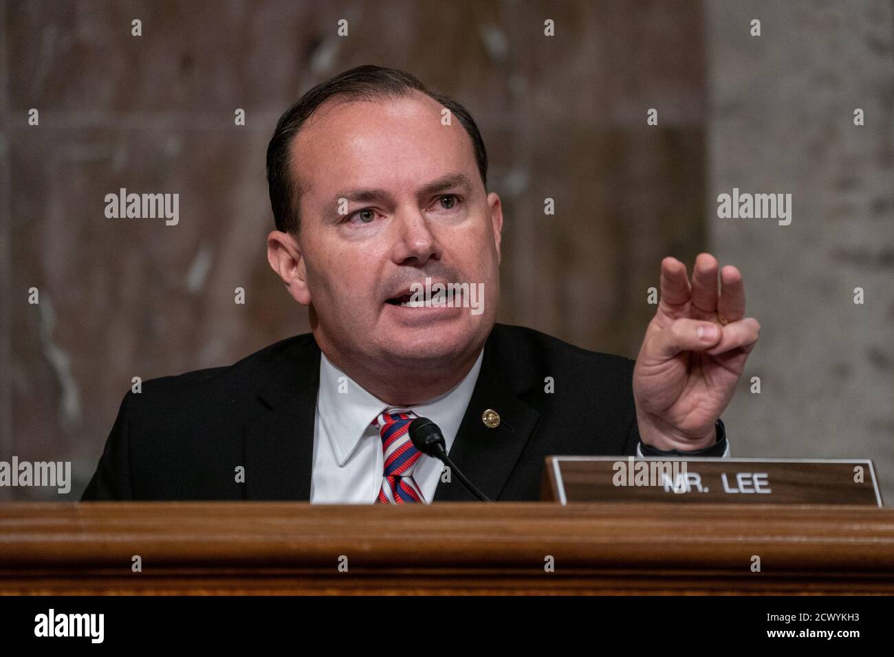 Washington, Stati Uniti. 30 settembre 2020. Il Sen. Degli Stati Uniti Mike Lee (R-UT) fa domande a James Comey, ex direttore del Federal Bureau of Investigation davanti al Comitato giudiziario del Senato durante un'audizione di supervisione per esaminare l'indagine sull'uragano Crossfire a Washington DC., mercoledì 30 settembre 2020. Foto di Ken Cedeno/UPI Credit: UPI/Alamy Live News Foto Stock