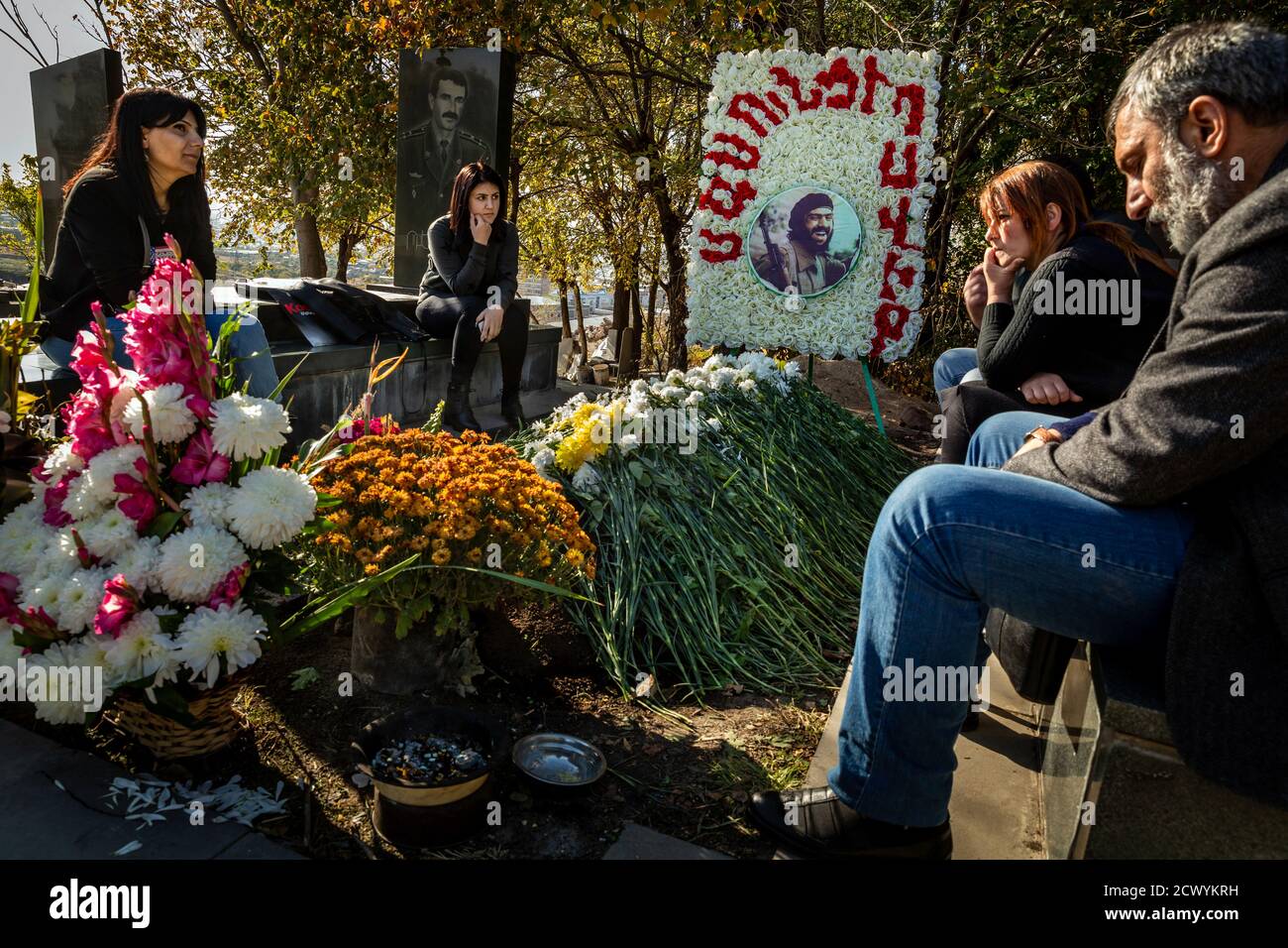 Al cimitero militare di Yerablur, nella capitale armena di Yerevan, i soldati morti sul fronte a Nagorno-Karabakh sono sepolti. La Repubblica del Caucaso è combattuta tra Armenia e Azerbaigian. Foto Stock