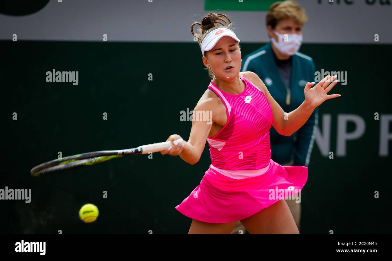 Parigi, Francia. 30 settembre 2020. Kamilla Rakhimova della Russia in azione durante il secondo round al Roland Garros 2020, torneo di tennis Grand Slam, il 30 settembre 2020 allo stadio Roland Garros di Parigi, Francia - Photo Rob Prange / Spain DPPI / DPPI Credit: LM/DPPI/Rob Prange/Alamy Live News Foto Stock