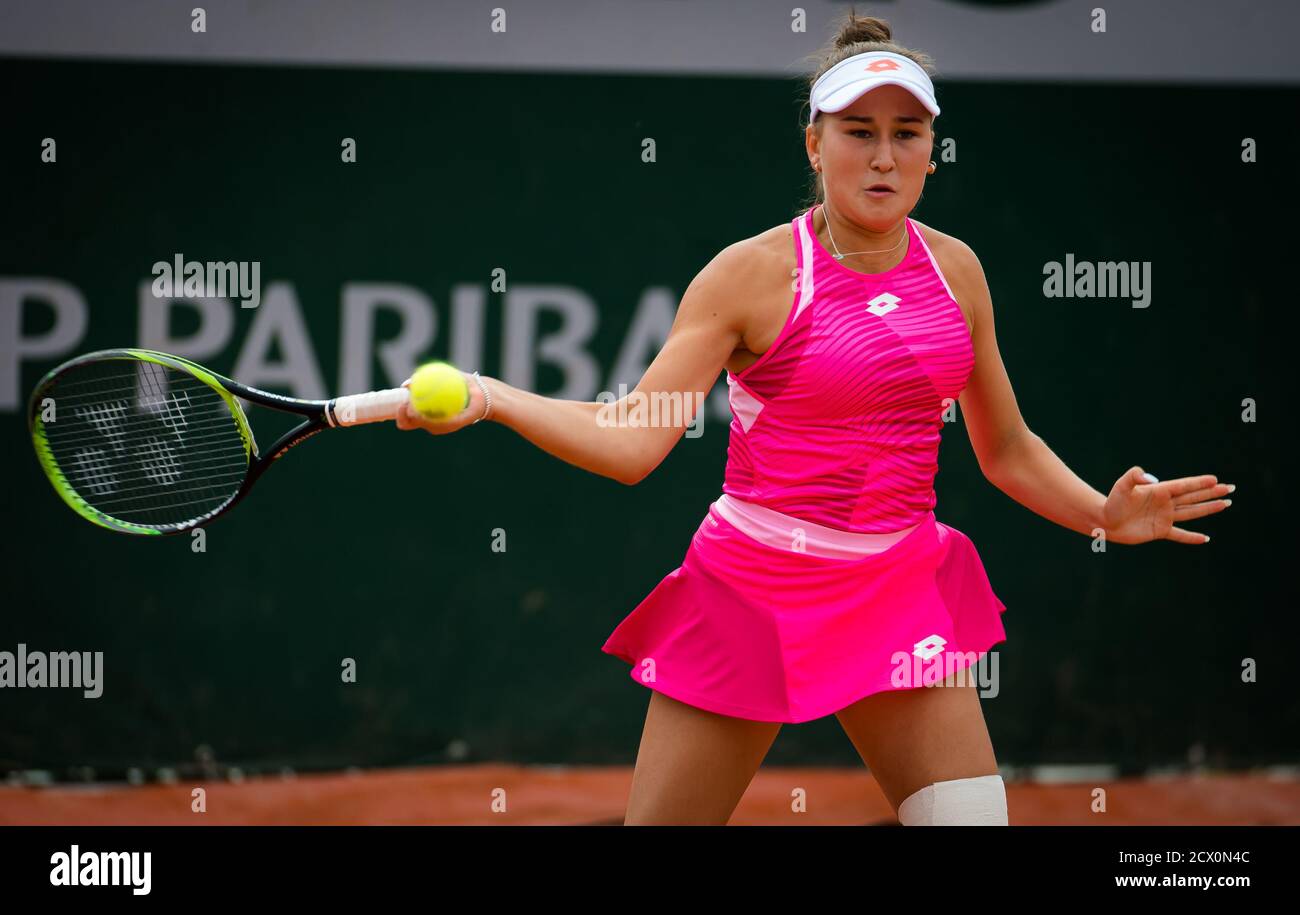 Parigi, Francia. 30 settembre 2020. Kamilla Rakhimova della Russia in azione durante il secondo round al Roland Garros 2020, torneo di tennis Grand Slam, il 30 settembre 2020 allo stadio Roland Garros di Parigi, Francia - Photo Rob Prange / Spain DPPI / DPPI Credit: LM/DPPI/Rob Prange/Alamy Live News Foto Stock