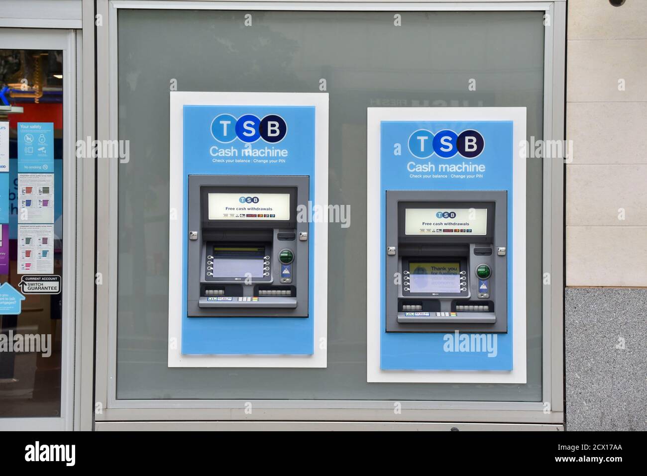 Londra, Regno Unito. 31 Agosto 2020. I punti di cassa delle banche TSB visti in una delle loro filiali a Londra.TSB sono per chiudere 164 filiali e tagliare 969 posti di lavoro ss la pandemia di COVID-19 ha accelerato il passaggio dal over-the-counter al digital banking. Credit: SOPA Images Limited/Alamy Live News Foto Stock