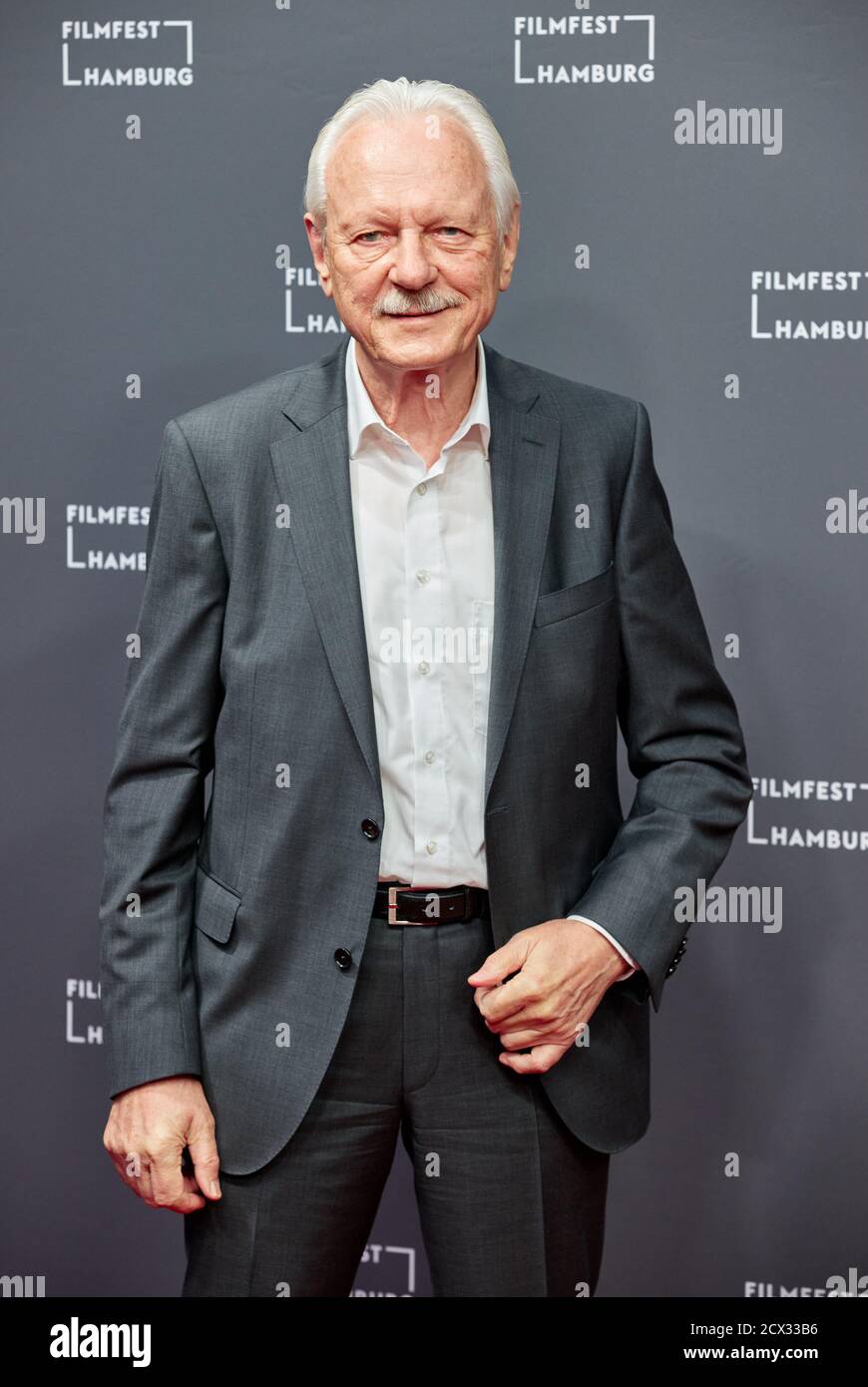 Amburgo, Germania. 30 settembre 2020. Wolfgang Sielaff, testimone contemporaneo, arriva alla prima del film televisivo 'il segreto del Totenwald' al Festival del Cinema di Amburgo. Credit: Georg Wendt/dpa/Alamy Live News Foto Stock