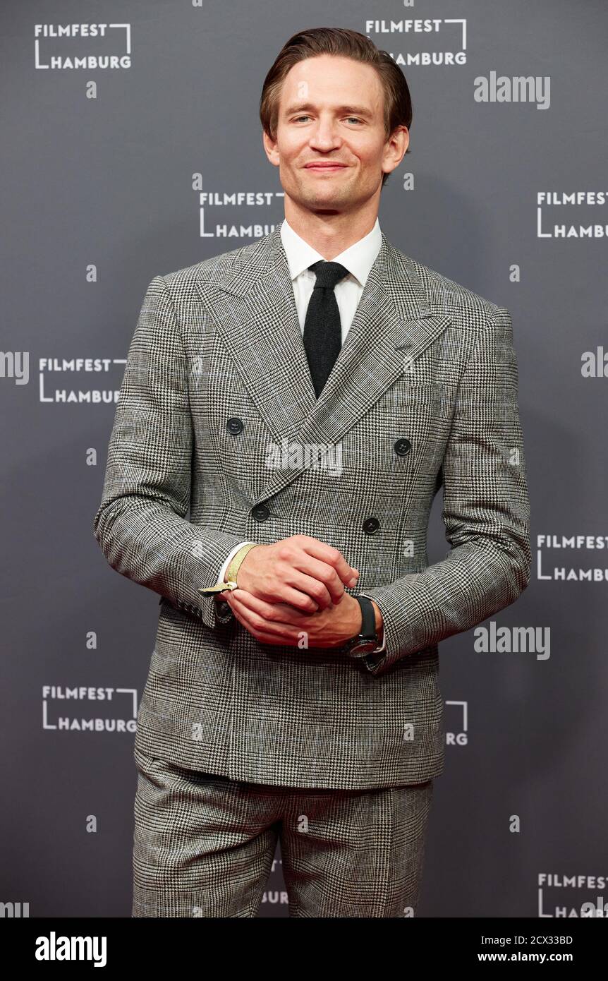 Amburgo, Germania. 30 settembre 2020. August Wittgenstein, attore, arriva alla prima del film televisivo 'il segreto della Foresta morta' al Festival del Cinema di Amburgo. Credit: Georg Wendt/dpa/Alamy Live News Foto Stock