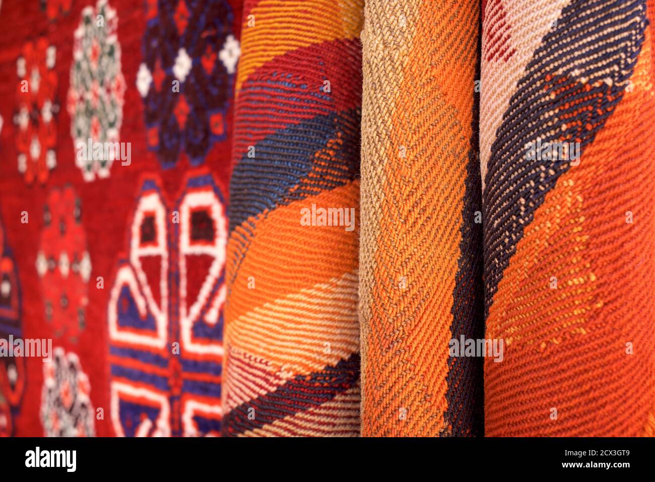 Tappeti persiani in vendita al bazar Vakil a Shiraz, Iran Foto Stock