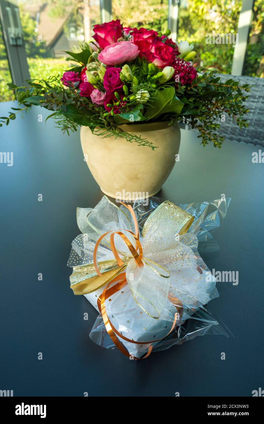 Natur, Pflanzen, Blumen, Blumenstrauss, Geburtstag, Geburtstagsstrauss, Geschenk, Geburtstagsgeschenk Foto Stock