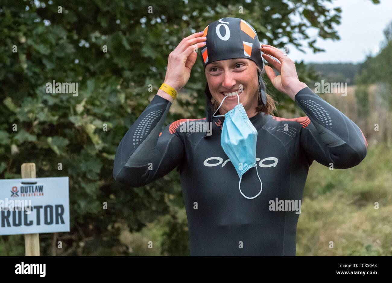 Atleta professionista, Katrina Matthews vince l'ultimo evento dell'anno al Thoresby Park X Outlaw Triathlon Foto Stock
