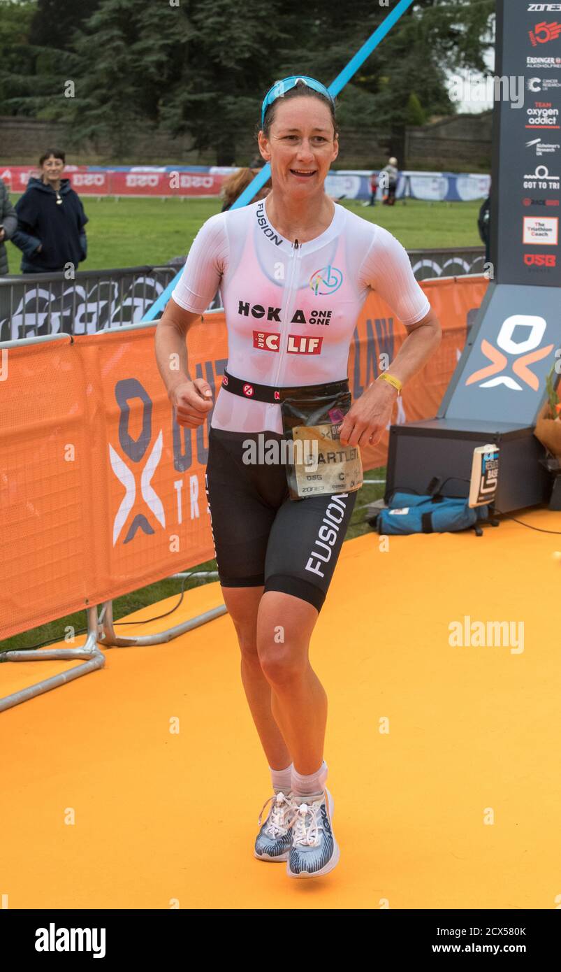 Atleta professionista, Nikki Bartlett, all'ultimo evento dell'anno al Thoresby Park X Outlaw Triathlon Foto Stock