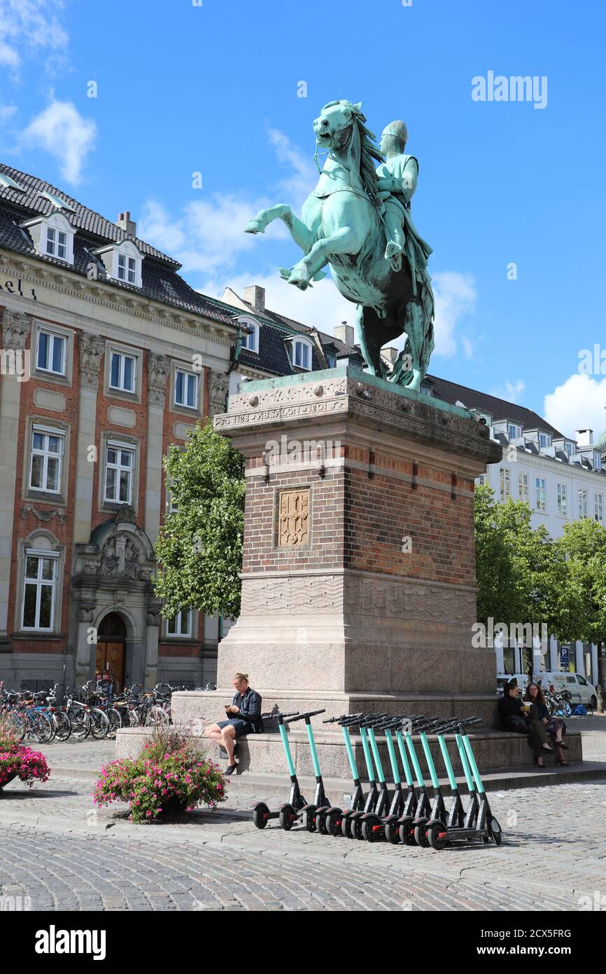 Statua equestre di Absalon a Copenhagen Foto Stock