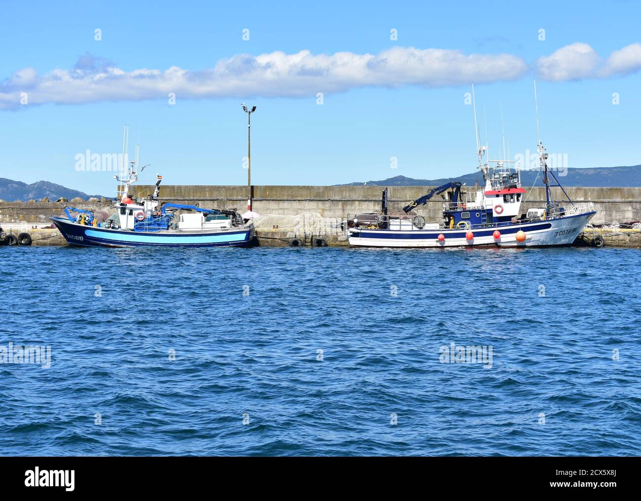 Portosin, Spagna. 30 giugno 2020. Porto e navi da pesca galiziane presso il famoso Rias Baixas nella regione della Galizia. Foto Stock