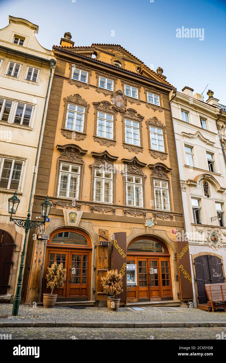 Praga, repubblica Ceca - 20 settembre 2020. Nerudova strada senza turisti durante le restrizioni di viaggio Foto Stock