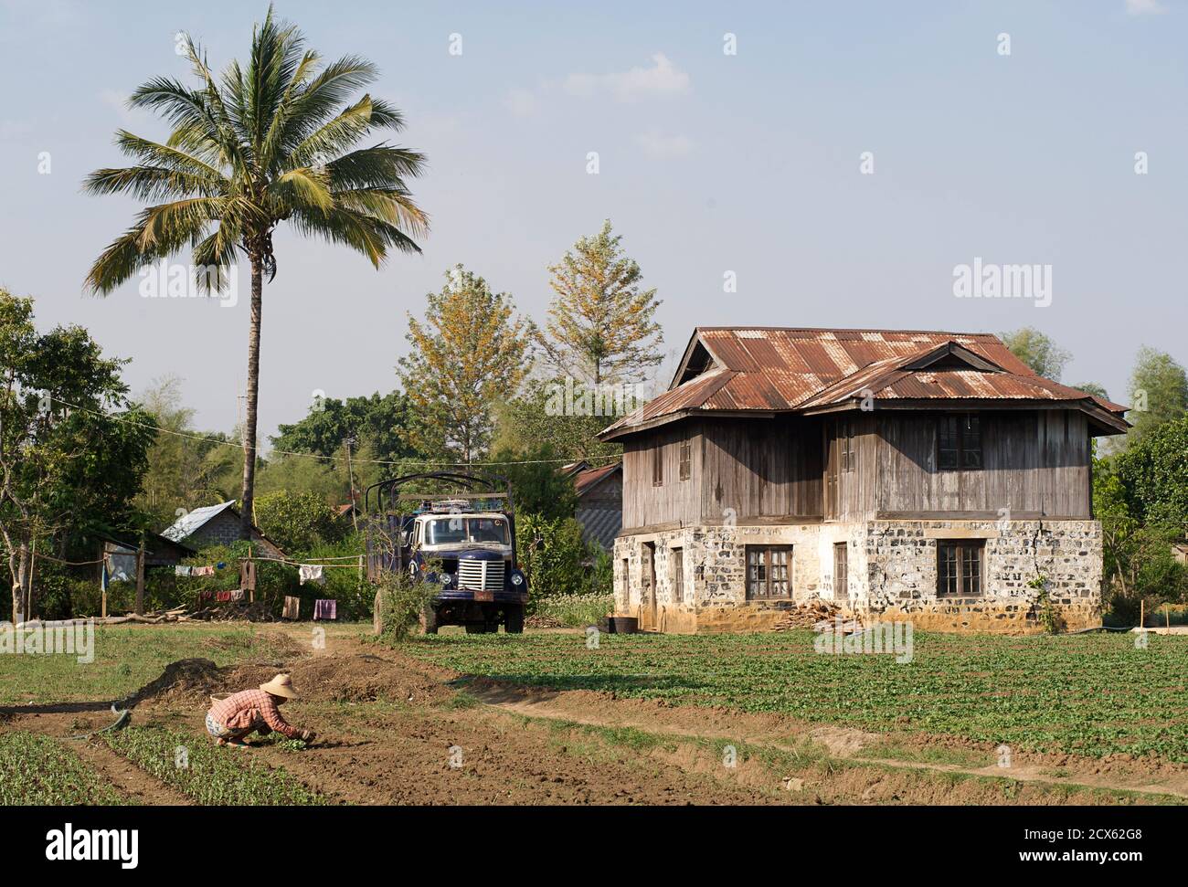 Casa e terra, Anishakan, vicino Pyin U Lwin, Birmania Foto Stock