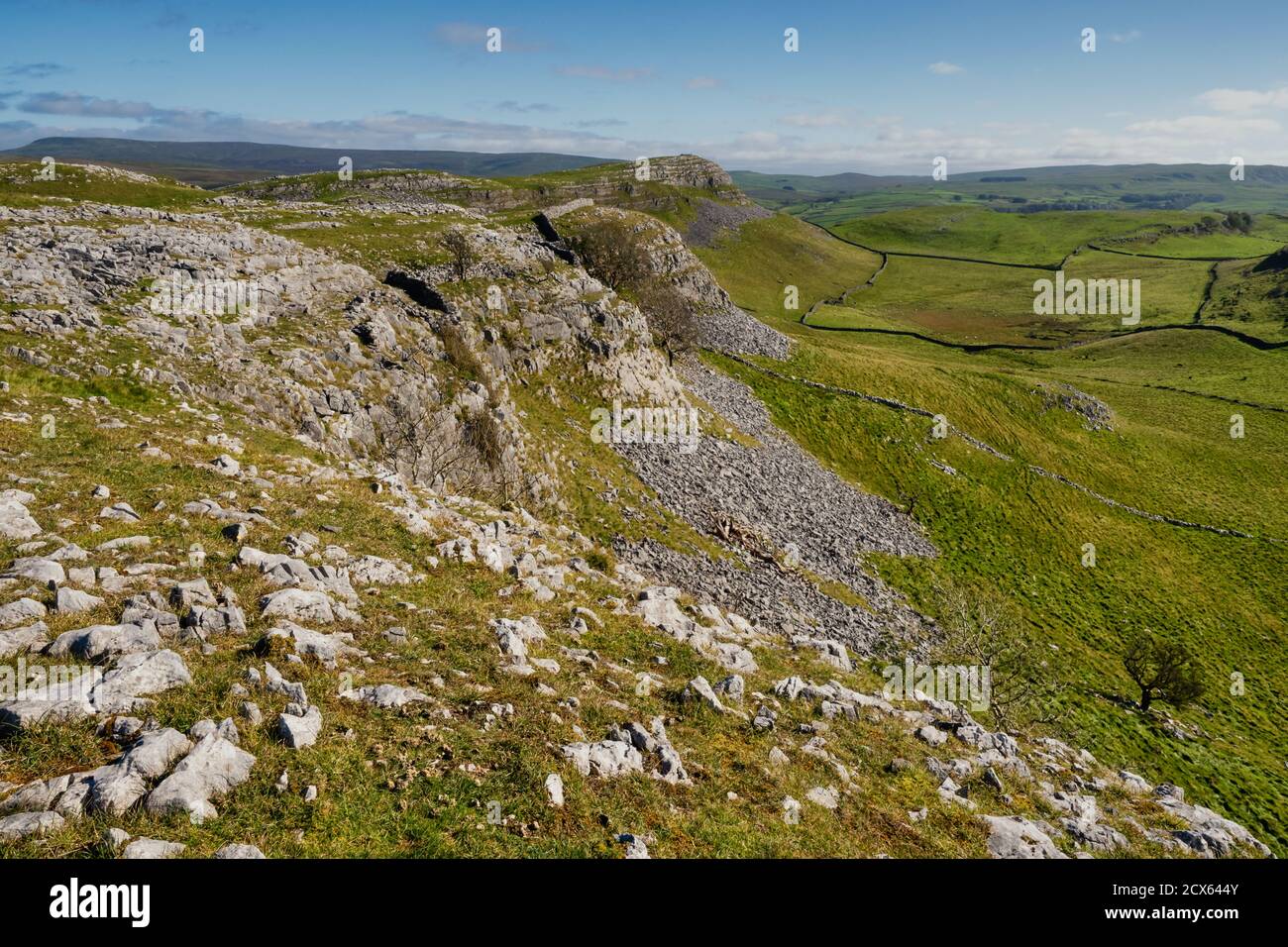 Smearsett Scar è il punto più alto di un piccolo super Cresta calcarea tra Little Stanifforth a Ribblesdale e Austwick at Il piede di Crummackdal Foto Stock