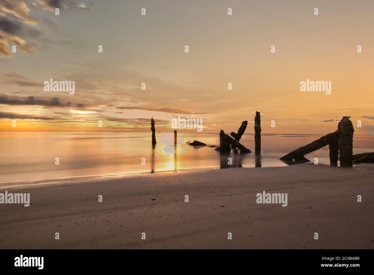 Alba sulla spiaggia in Thailandia Foto Stock