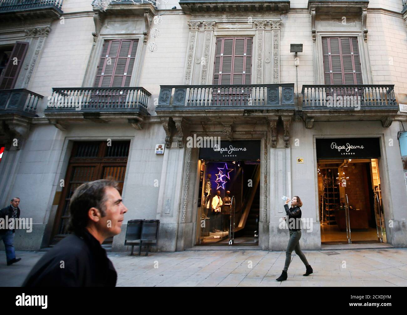 Pepe jeans immagini e fotografie stock ad alta risoluzione - Alamy