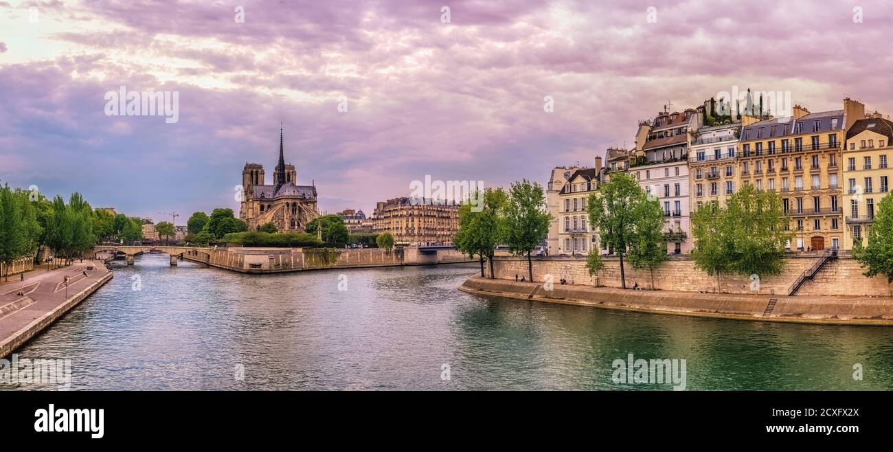 Parigi Francia, skyline panoramico della città presso la Cattedrale di Notre Dame de Paris e la Senna Foto Stock