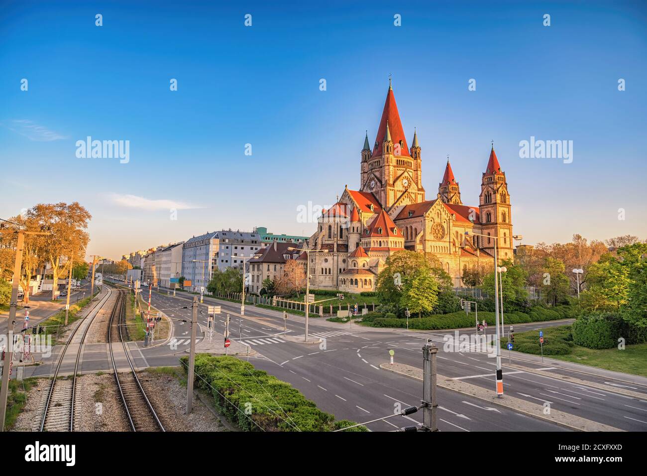 Vienna Austria, skyline della città presso la chiesa di San Francesco d'Assisi Foto Stock