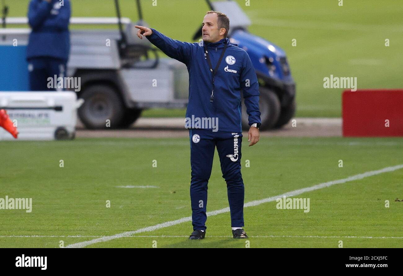 Città di Gelsenkirchen, Germania. 01st Ott, 2020. Firo: 30.09.2020, Fuvuball, 1st Bundesliga, stagione 2020/2021, FC Schalke 04, 1st training with the new coach Manuel BAUM, gesture, | usage worldwide Credit: dpa/Alamy Live News Foto Stock