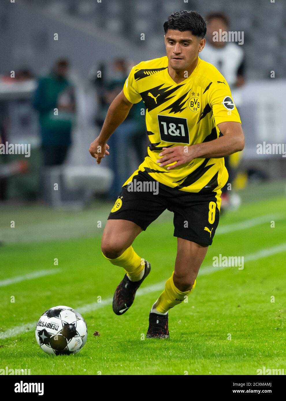 Monaco, Germania. 30 settembre 2020. Calcio: DFL Supercup, Bayern Monaco - Borussia Dortmund nell'Allianz Arena. Mahmoud Dahoud di Dortmund gioca la palla. Credit: Sven Hoppe/dpa/Alamy Live News Foto Stock