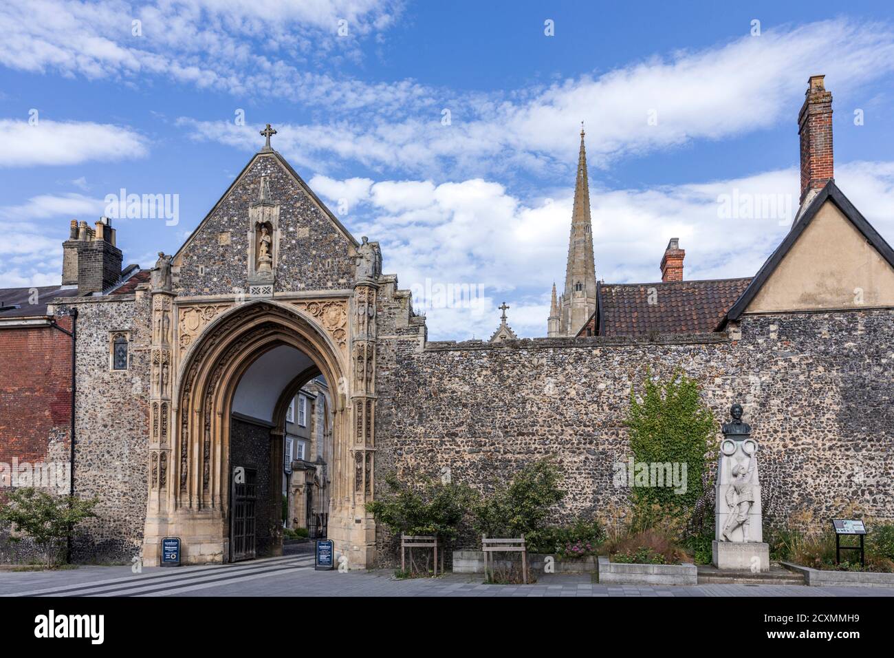 La gate di Erpingham, Cattedrale vicino, Norwich Cathedral e Norwich City, contea di Norfolk, Inghilterra, Regno Unito Foto Stock
