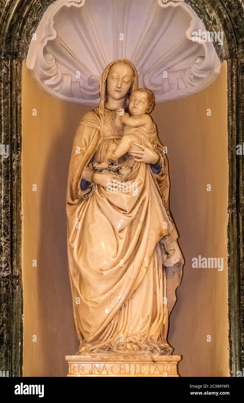 Italia Calabria Provincia di Vibo Valenza Nicotera - Cattedrale di Santa Maria Assunta - Madonna con Bambino statua di Antonello Gagini di Messina - 1498. Foto Stock