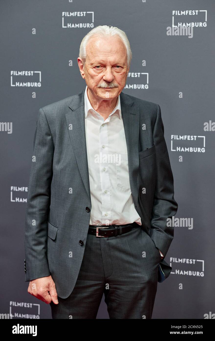 Amburgo, Germania. 30 settembre 2020. Wolfang Sielaff, testimone contemporaneo, arriva alla prima del film televisivo 'il Segreto del Totenwald' al Filmfest Hamburg Credit: Georg Wendt/dpa/Alamy Live News Foto Stock