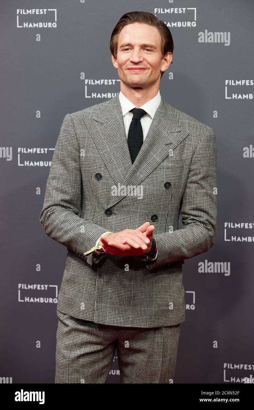 Amburgo, Germania. 30 settembre 2020. August Wittgenstein, attore, arriva alla prima del film televisivo 'il segreto della Foresta morta' al Festival del Cinema di Amburgo. Credit: Georg Wendt/dpa/Alamy Live News Foto Stock