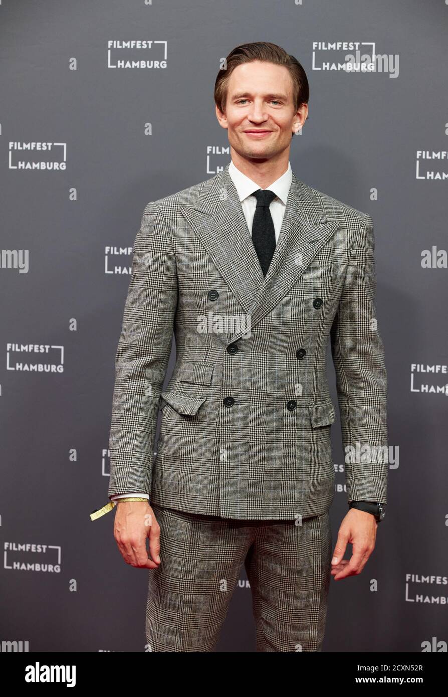 Amburgo, Germania. 30 settembre 2020. August Wittgenstein, attore, arriva alla prima del film televisivo 'il segreto della Foresta morta' al Festival del Cinema di Amburgo. Credit: Georg Wendt/dpa/Alamy Live News Foto Stock