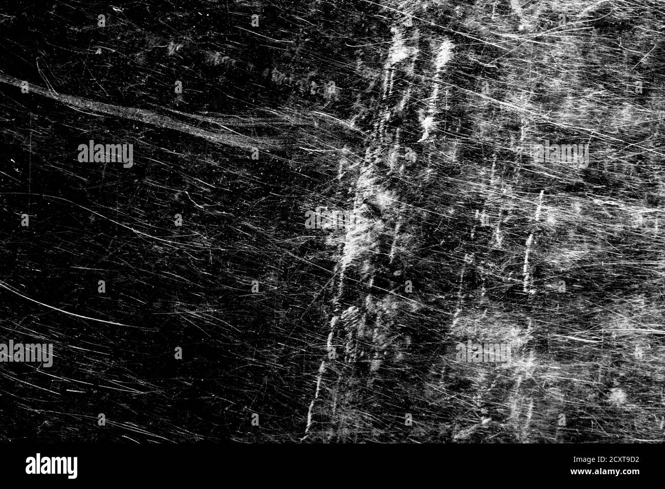 vetro su sfondo nero con graffi bianchi. design grunge Foto Stock