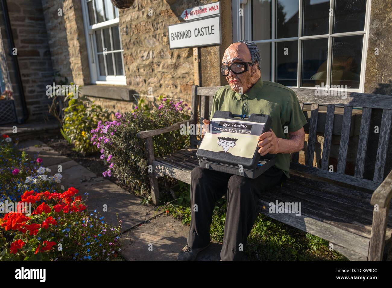 Tema di quest'anno per il villaggio Yorkshire Dales di Redmire La competizione annuale di truffa è Covid 19 e Lockdown Foto Stock