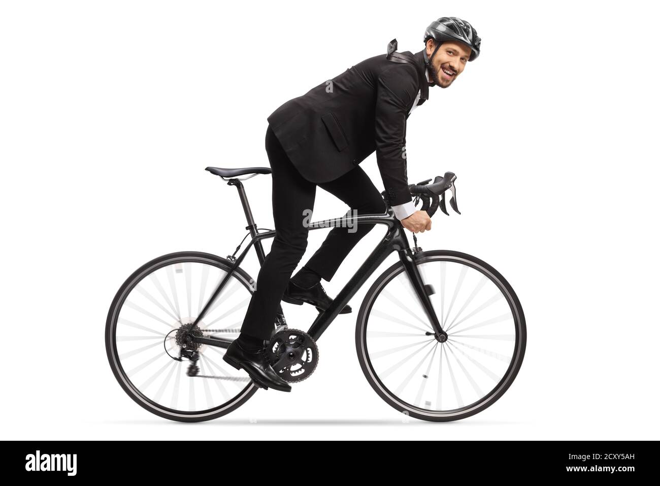 Profilo di un uomo in una tuta che cavalca un bicicletta per lavorare isolato su sfondo bianco Foto Stock