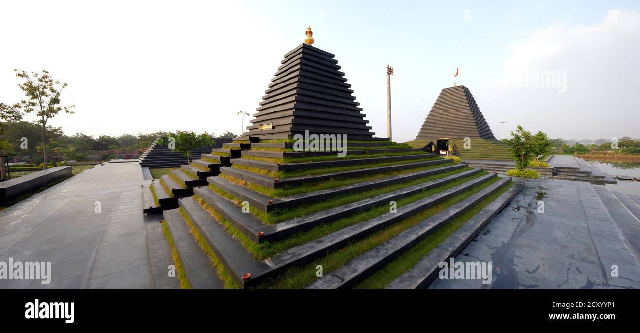 Vista generale. Tempio Balaji, Andhra Pradesh, India. Architetto: Sameep Padora e associati , 2020. Foto Stock