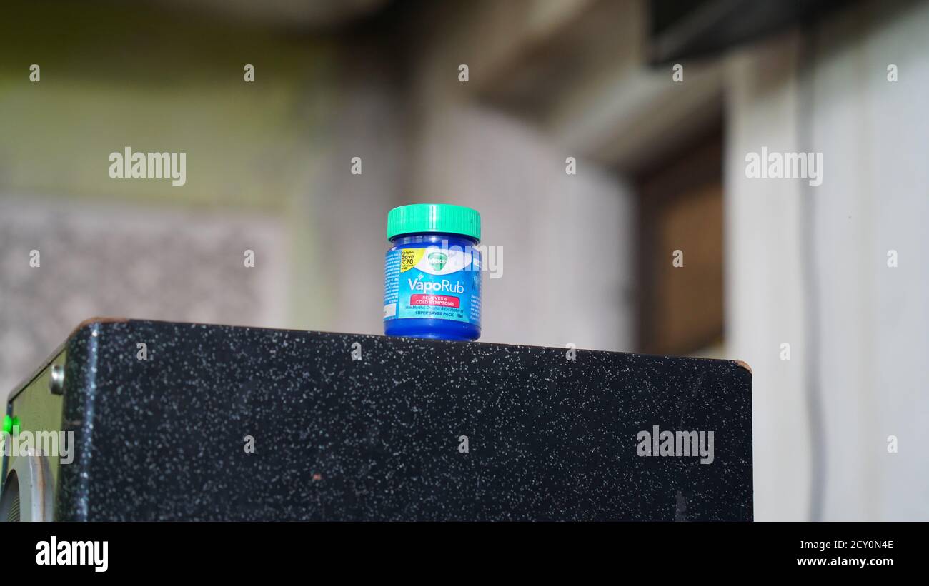 25 settembre 2020 : Reengus, Jaipur, India / Vicks l'unguento di VapoRub è una crema topica mentolata prodotta da Vicks Foto Stock