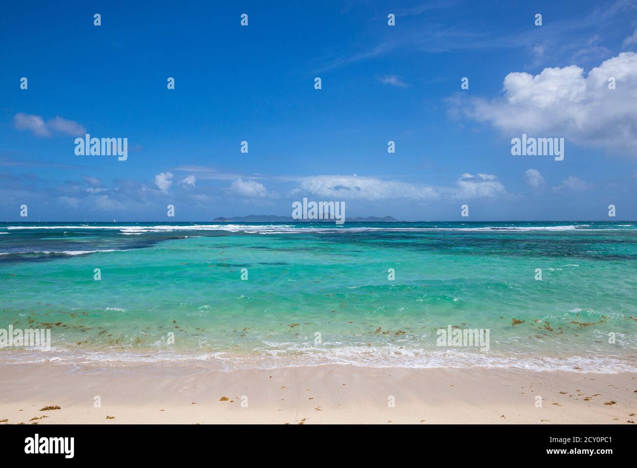Saint Vincent e Grenadine, Mayreau, Saltwhistle Bay, vista verso Canouan Grenada Foto Stock