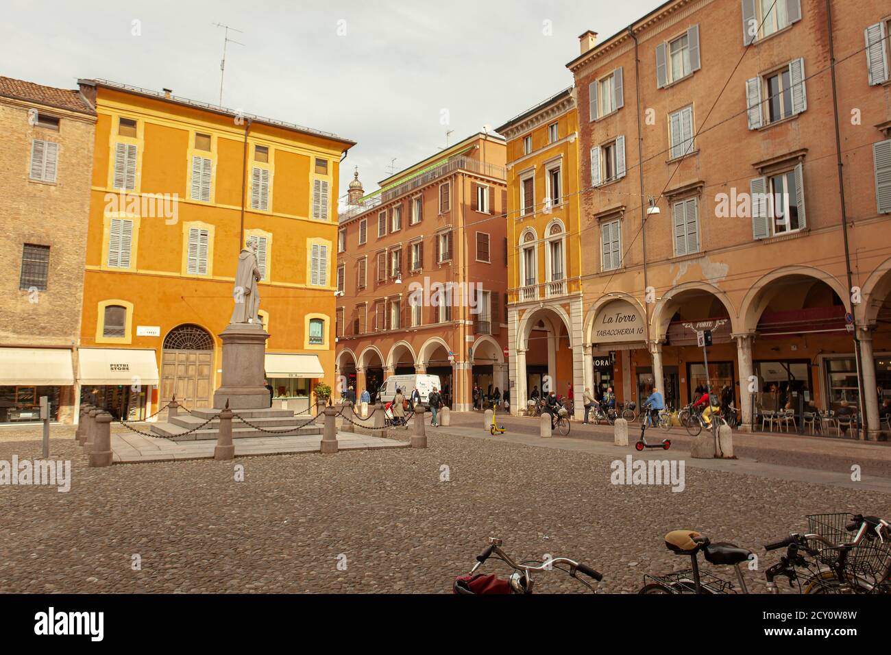 Piazza torre di Modena Foto Stock