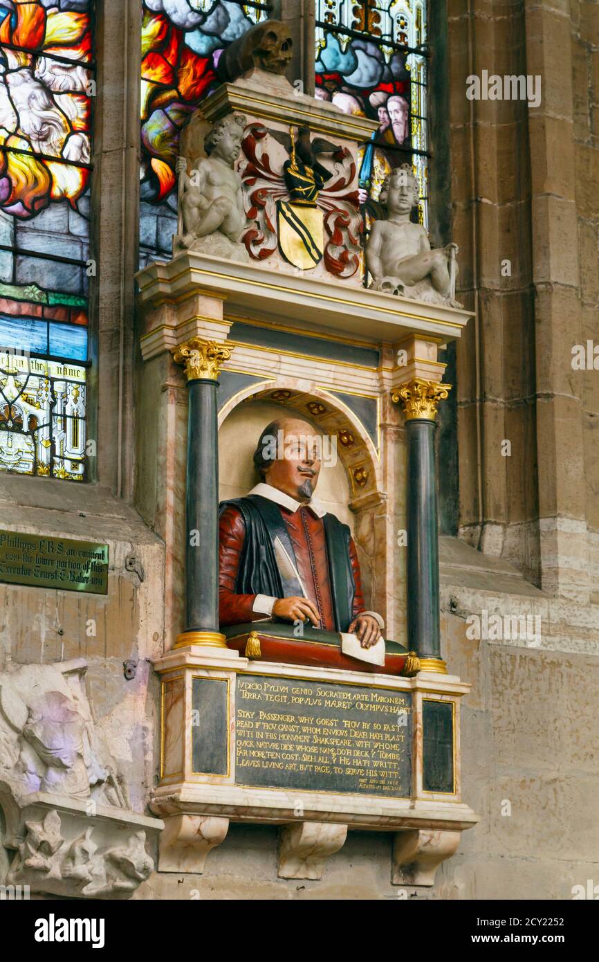 Stratford-upon-Avon, Warwickshire, Inghilterra. Monumento funerario del drammaturgo William Shakespeare nella chiesa della Santa Trinità. Foto Stock