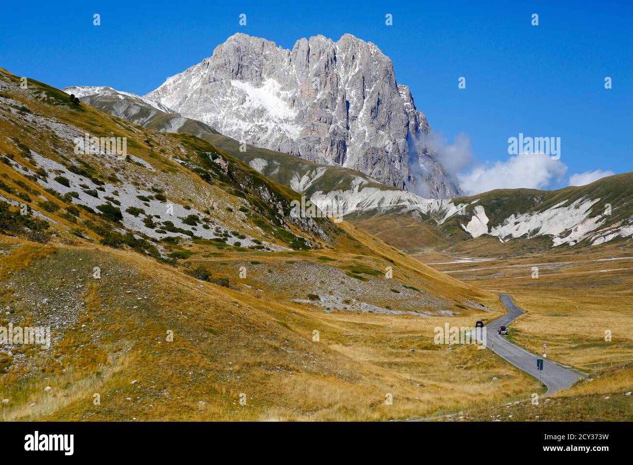 Corno Grande visto da campo Imperatore nel Gran Sasso, Abruzzo, Italia Foto  stock - Alamy