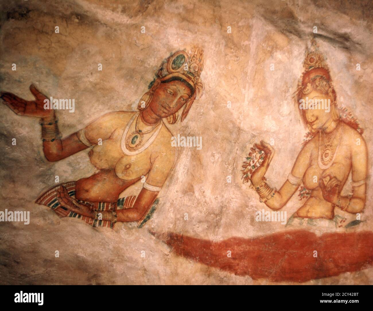 1960 LION ROCK 1500 ANNI DIPINTI AFFRESCATI DUE DONNE BALLERINI CON HEADDRESS FANTASIA E SENI ESPOSTI SIGIRIYA SRI LANKA - KA3207 LAN001 HARS DI PAPILLE AFFRESCO CONCETTUALE BELLE ARTI SENI CEYLON HEADDRESS IMMAGINAZIONE SRI LANKA AFFRESCHI MAIDENS CREATIVITÀ DEMOCRATICA SOCIALISTA 1500 SEDUCENTE ESPOSTO VECCHIO STILE Foto Stock