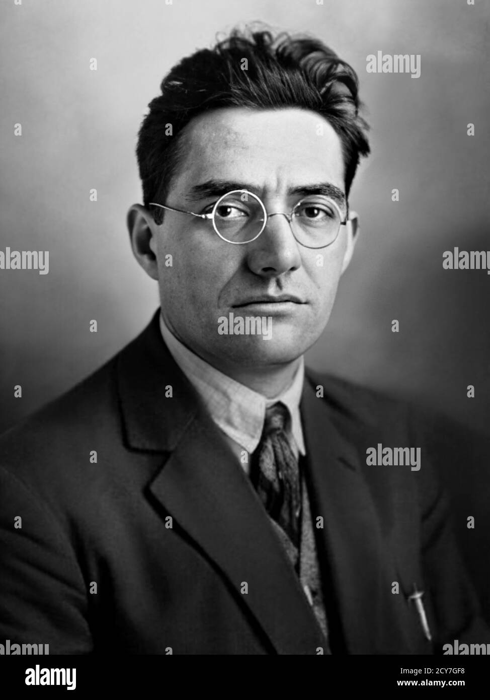 1927 c., Parigi, FRANCIA: IL politico e giornalista francese JACQUES DORIOT ( 1898 - 1945 ). Fotografo sconosciuto . - POLITICO - POLITICA - POLITICA - FRANCIA - foto storiche - STORIA - ritratto - ritratto - lente - occhiali da vista - GIORNALISMO - GIORNALISTA - GIORNALISMO - GIORNALISTA - TIE - cravatta --- ARCHIVIO GBB Foto Stock
