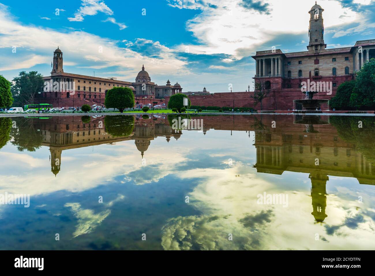 Riflessione di Rashtrapati Bahwan a Nuova Delhi, un sito patrimonio mondiale dell'UNESCO Foto Stock