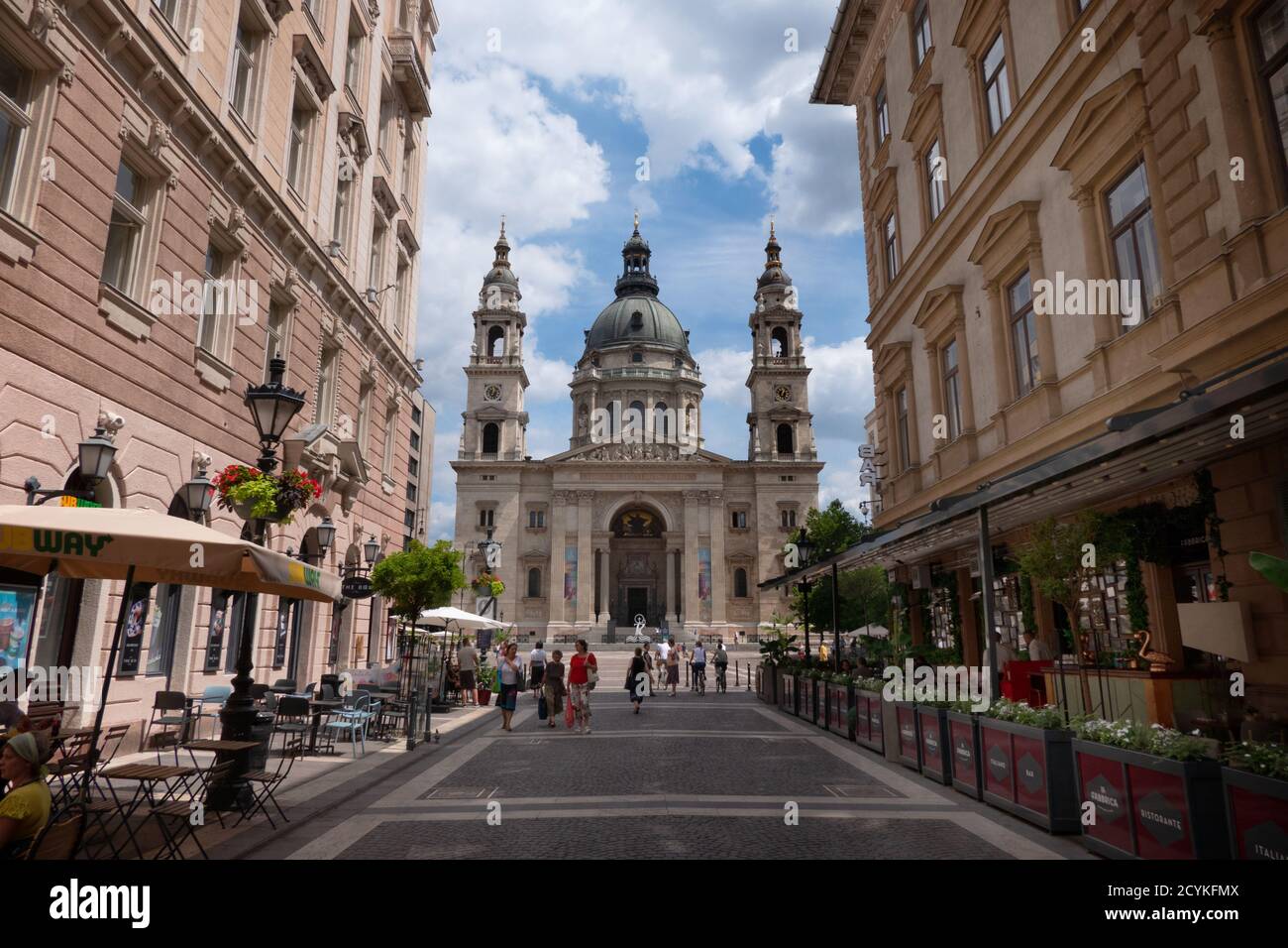 Facciata della cattedrale di Santo Stefano a Budapest, Ungheria, Europa. Esterno dell'edificio della chiesa cattolica Foto Stock