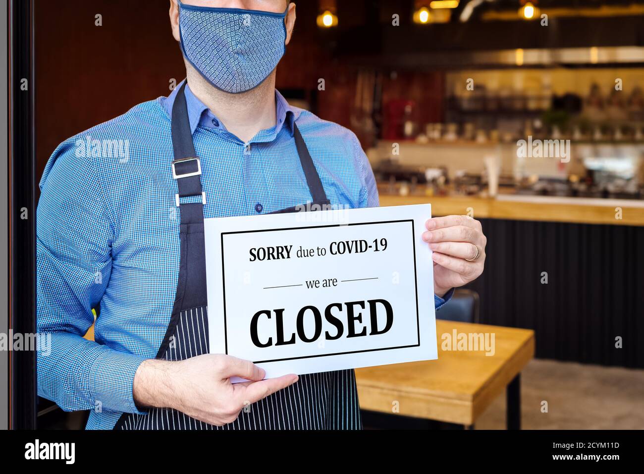 Le piccole aziende sono chiuse a causa di un'emergenza di blocco 19 ore su 24, 7 giorni su 7 Foto Stock